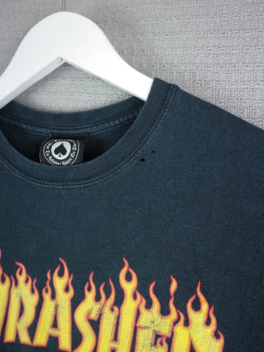 Thrasher Flame Logo Cotton Skateboard Tee Shirt Mens Medium Faded - Picture 6 of 10